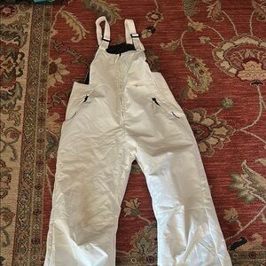 Chic White Snow Bib Overalls
Has some stains but otherwise excellent condition!